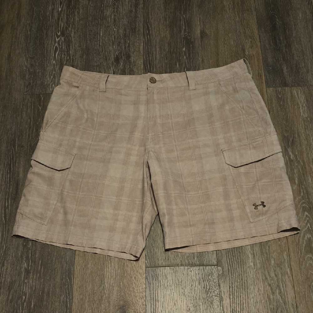 Under Armour Men's Size 42 Plaid Cargo Shorts